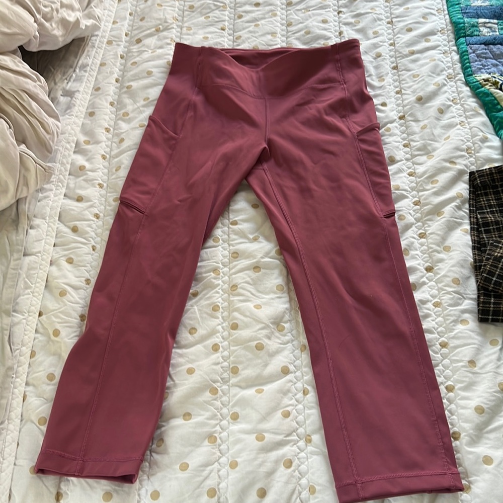 Lululemon like new crop legging 👍🏼 size 6